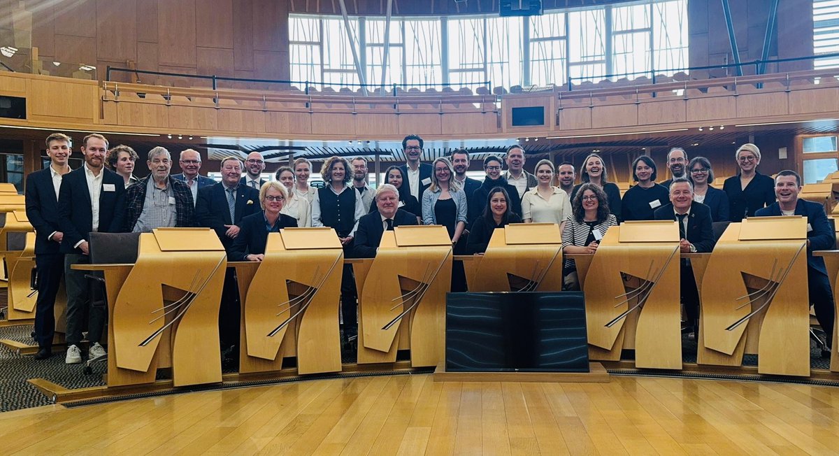 Angus Robertson tweet media