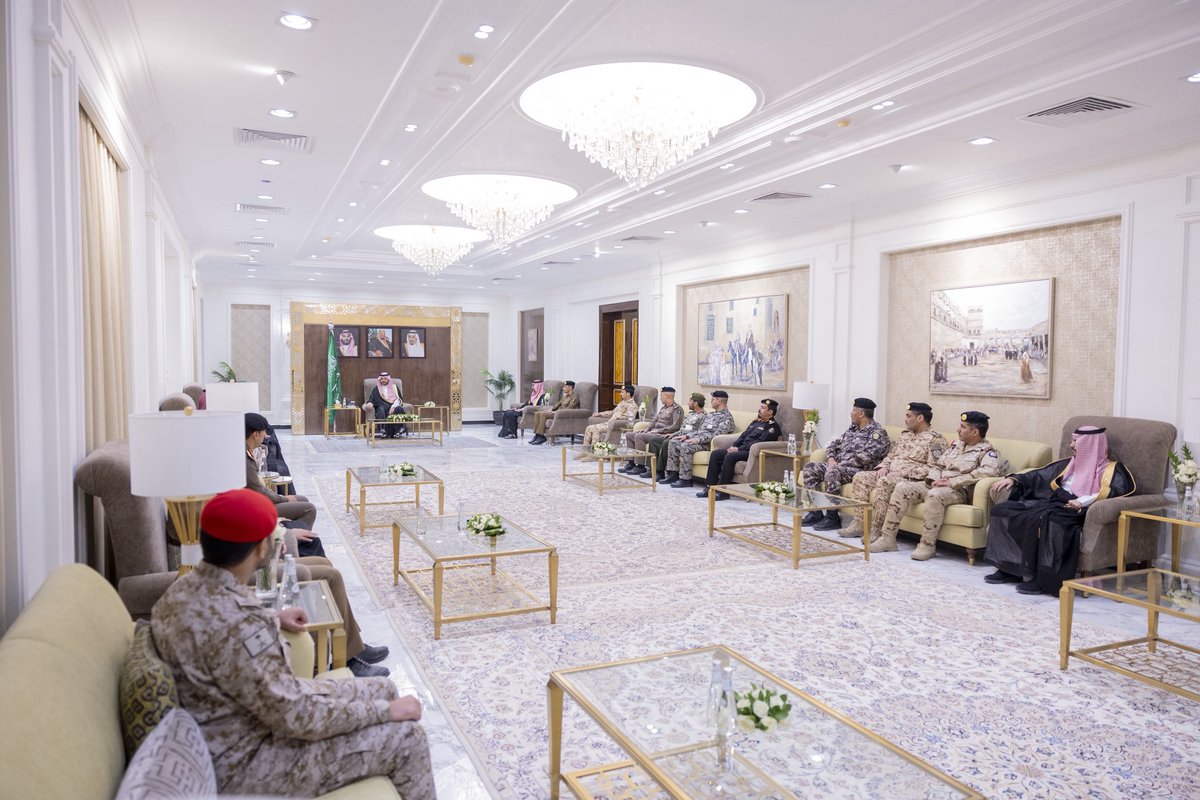 NorthborderSA's tweet photo. سمو #أمير_الحدود_الشمالية يستقبل أعضاء اللجنة الأمنية الدائمة . 

https://t.co/AbsVRSAjAB https://t.co/yubsYOLT4v