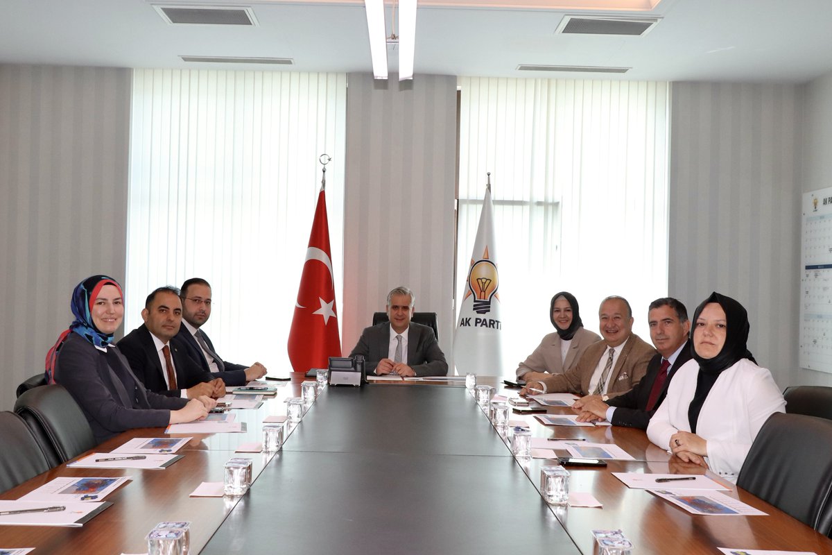 İnsan Hakları Başkanlığı birim toplantımızı, Genel Başkan Yardımcımız ve İnsan Hakları Başkanımız Sayın Prof. Dr. Hasan Basri Yalçın başkanlığında, Başkan Yardımcılarımızın katılımıyla gerçekleştirdik.