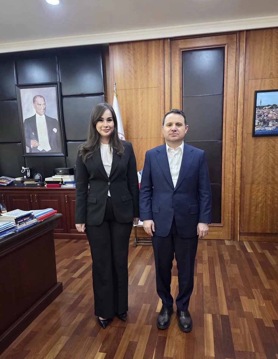 İstanbul Cumhuriyet Başsavcımız Sn. Akın Gürlek’i makamında ziyaret ettik.

Nazik misafirperverliklerinden ötürü kendisine teşekkür ediyorum.