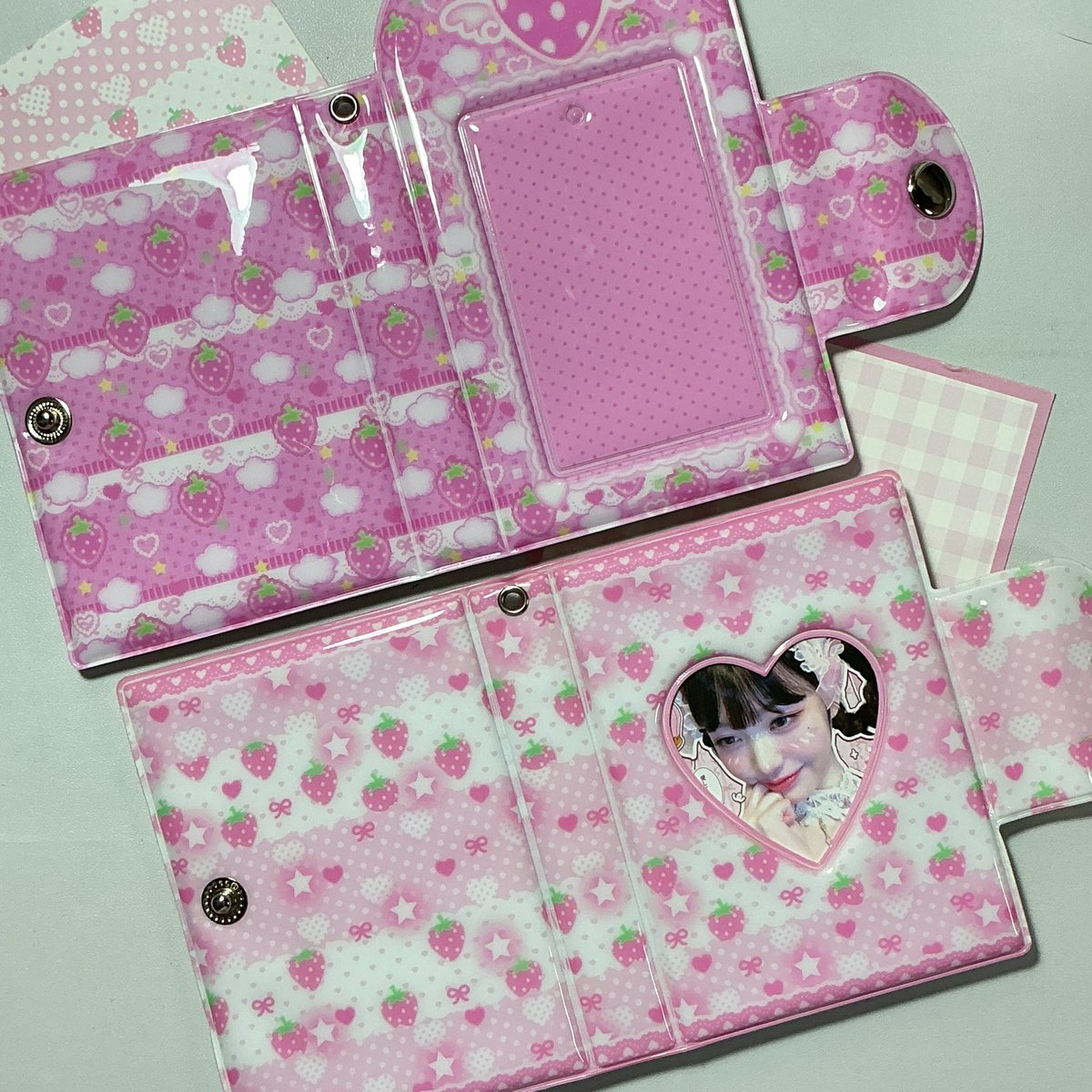 parkbababyjm_'s tweet photo. ready to ship / พร้อมส่ง 🎀💭🤏🏻

  - แฟ้มการ์ด yummy list ของแท้ สภาพดี ไส้แฟ้มpvc
 :  220฿ | 180฿  ค่าส่ง 40฿ เหมาส่งฟรีค่า

สนใจ/เพิ่มเติม เดมได้เลยนะคะ⭐️❕😻 

#ตลาดนัดแฟ้มการ์ด #แฟ้มใส่การ์ด #แฟ้มสะสมการ์ด #แฟ้มการ์ด #ตลาดนัดเฟรมการ์ด #ตลาดนัดsanrio https://t.co/2DbfLspYCw