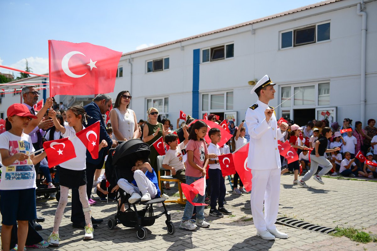 📍 Çankaya / Ankara

Müzikle buluşan yüreklerde coşku, sevinç ve gurur bir aradaydı. Sanatın birleştirici gücüyle özel çocuklarımızla unutulmaz bir gün yaşadık.

🎶 Deniz Kuvvetleri Komutanlığı Bandosu tarafından, Millî Eğitim Vakfı Gökkuşağı Özel Eğitim Ortaokulunda özel