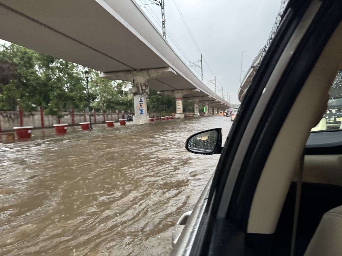 UNPRECEDENTED &amp; SHOCKING amounts of water logging in Delhi after only the first couple of hours of monsoon rain. Dear Chief Minister <a href="/gupta_rekha/">Rekha Gupta</a> less PHOTO OPs and more REAL WORK in road drainage please. <a href="/CMODelhi/">CMO Delhi</a>