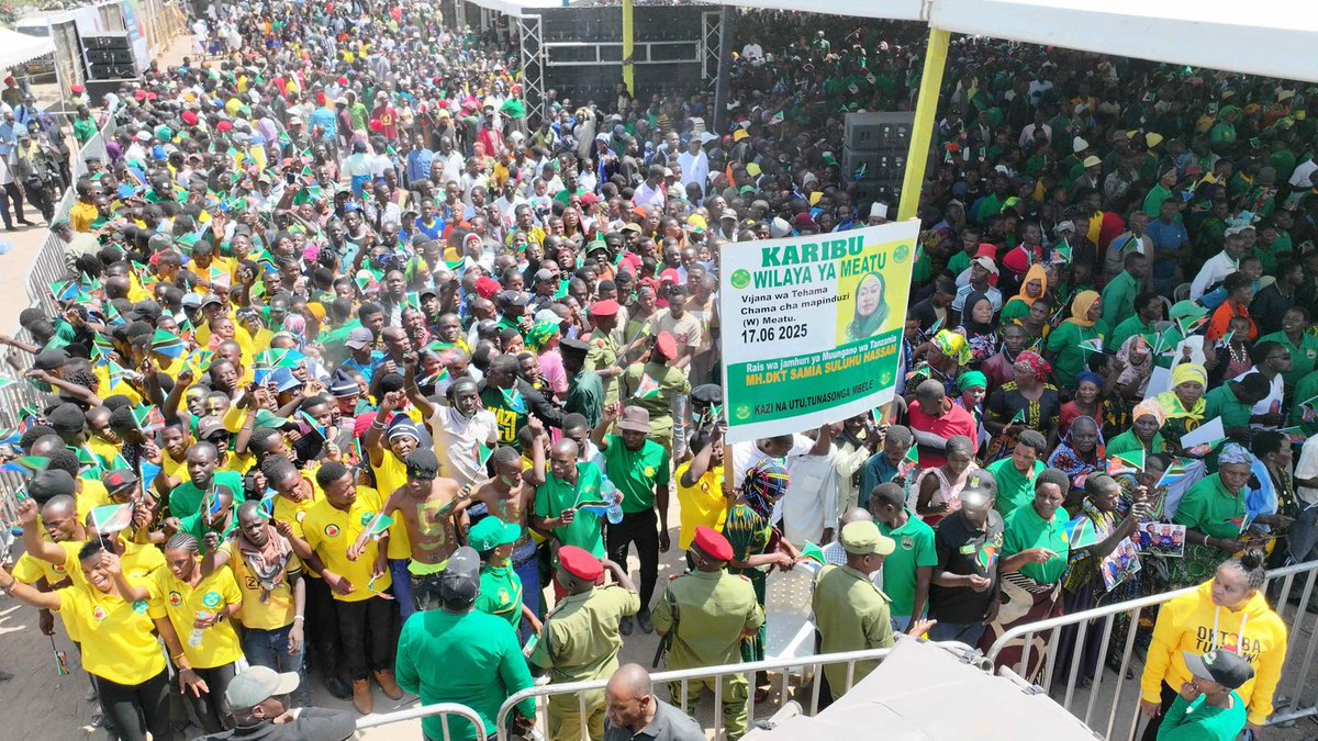 SERIKALI YAJIDHATITI UPATIKANAJI WA UMEME NA MAJI YA UHAKIKA MEATU, SIMIYU

Leo Jumanne Juni 17, 2025, Rais wa Jamhuri ya Muungano wa Tanzania Dkt. Samia Suluhu Hassan akiwa Meatu Mkoani Simiyu, amebainisha kuwa Serikali yake imeshapeleka Umeme kwenye Vijiji vyote 109 vya Meatu,