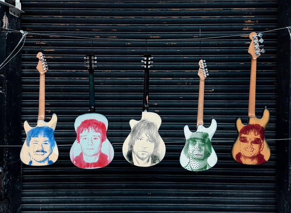 ManJazzFest's tweet image. Calling all Greater Manchester artists! Ever fancied having your lovely mug on the back of a guitar?!  

👉 musicforthesenses.co.uk/musicians-invi… 🎸

@mcrarttrail 

Deadline: 20th (This Friday - so go, go, go!) ⏰