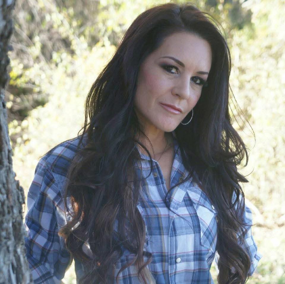 Our friend Shelly Covington-Montana returns to the podcast! Listen now wherever you find your favorite shows, or join our Patreon to get ad-free and bonus episodes for just $5/month! patreon.com/bigfootandbeyo…