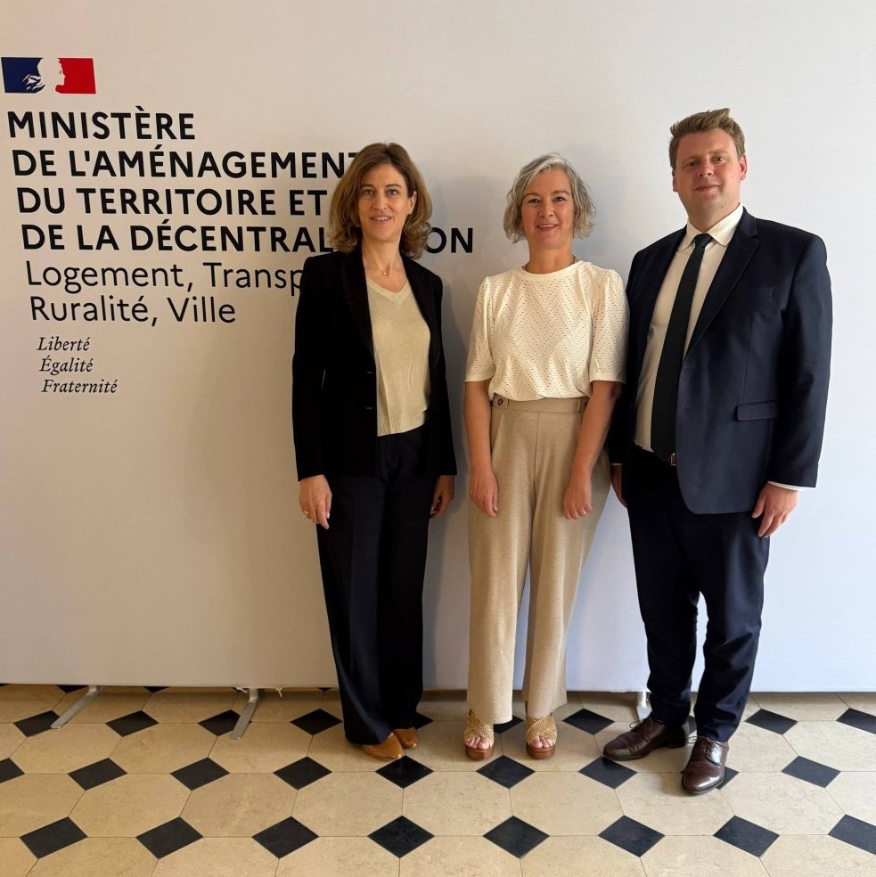 Anne Ambrois (@ambroisanne) on Twitter photo Rencontre ce matin avec la ministre de la Ville aux côtés de <a href="/sebastienfagnen/">Sébastien Fagnen</a>
Porter la parole du terrain : besoins en prévention, en accompagnement des familles, place de l’école, soutien aux associations.
L’éducation populaire et l’écoute sont au cœur des réponses à construire. Rencontre ce matin avec la ministre de la Ville aux côtés de <a href="/sebastienfagnen/">Sébastien Fagnen</a>
Porter la parole du terrain : besoins en prévention, en accompagnement des familles, place de l’école, soutien aux associations.
L’éducation populaire et l’écoute sont au cœur des réponses à construire.