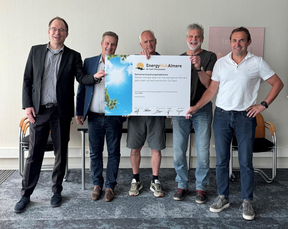 Op 16 juni hebben 4 bedrijven en het recyclingperron van de gemeente Almere op bedrijventerrein De Vaart een intentieovereenkomst getekend om een groepstransportovereenkomst met Liander te sluiten. Meer info: alme.re/3HIbB5i