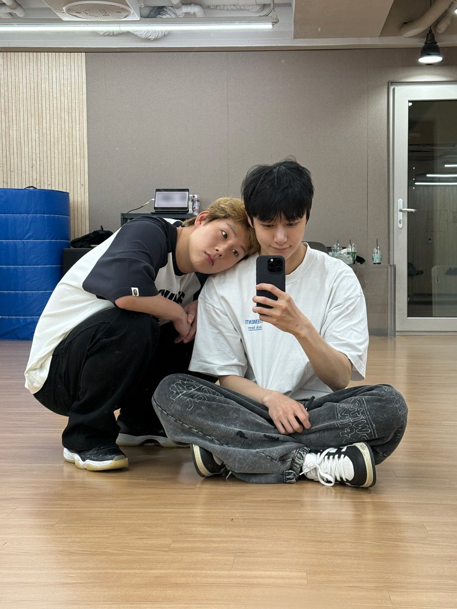 HEONIT_X's tweet photo. 만랭부기 🧡💚 
#주헌 #형원 #만랭이 #채부기 https://t.co/YJV6HUsh8e