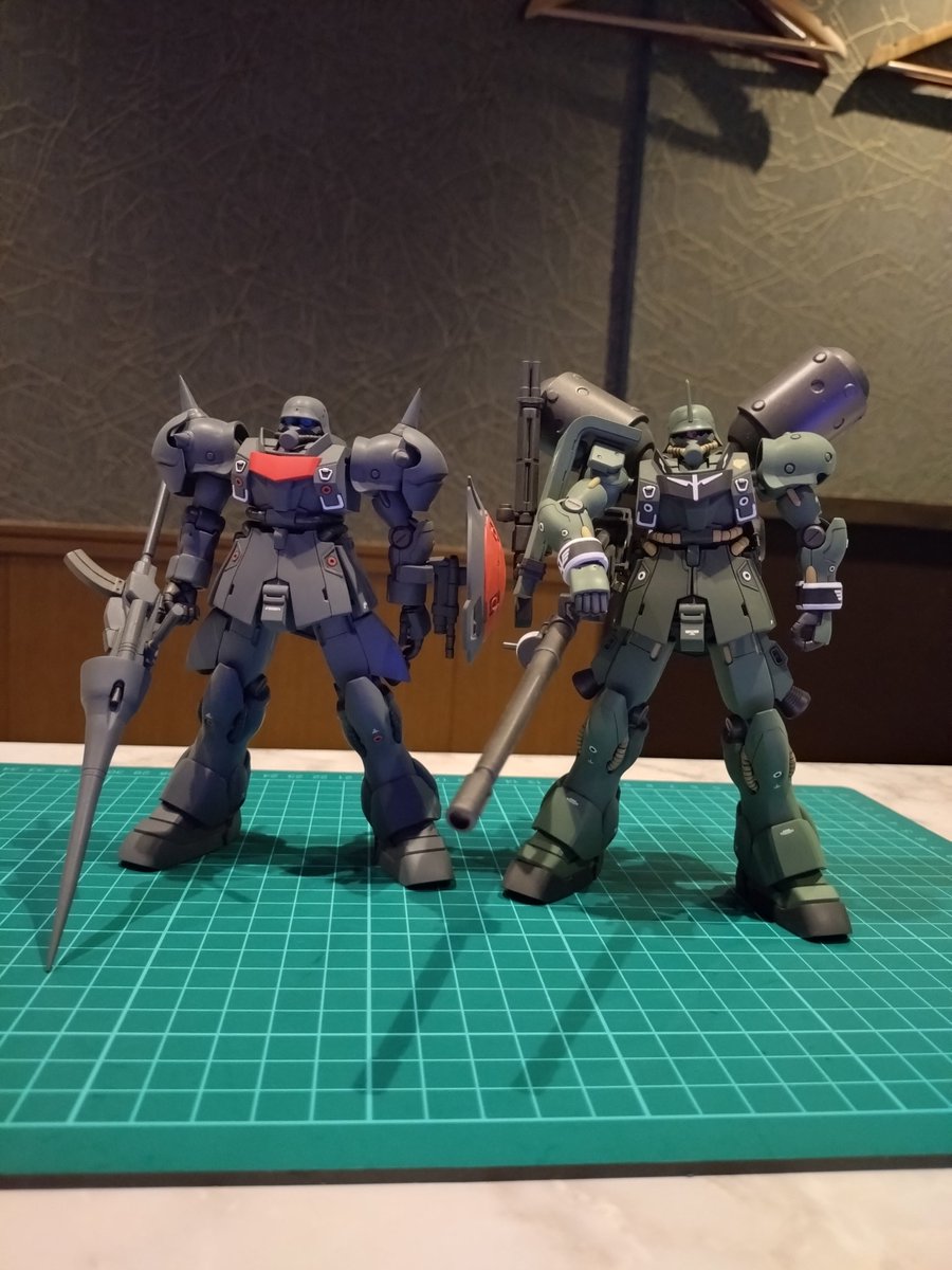 karuputi's tweet photo. ギラ・ズール　ギルボア・サント機完成写真です。
特に改造箇所ないですが、モノアイ、センサー類はクリアーに置き換えました。
過去作のギラ・ズール(バーナム仕様)と並べてます。
どちらもオーガスタに展示しております。

#ガンプラ
#ガンダムuc
#ギラ・ズール
#ガンプラ好きと繋がりたい https://t.co/TKVItdwxeM