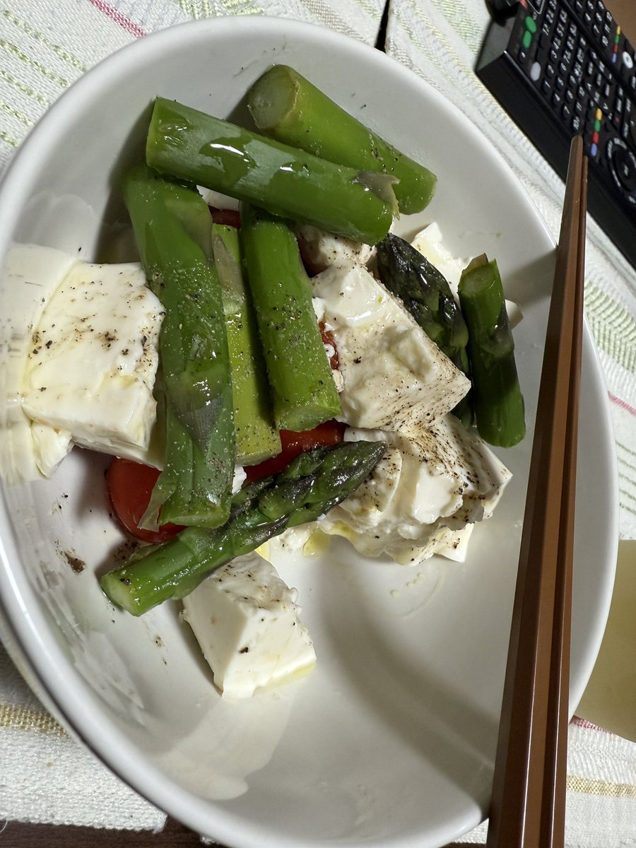 yasuHejira's tweet image. 帰宅…
今日もアスパラを茹でておる
野菜がありがたい