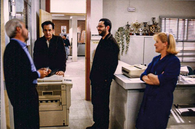Hoy a muerto Manolo Zarzo, que interpretaba al director del colegio Azcona en Compañeros. Estaba casado, en la ficción, con Concha Velasco.  

Comparto con vosotros una historia impactante que nos contó de viva voz hace años. 

Estamos en 1960... 1/4