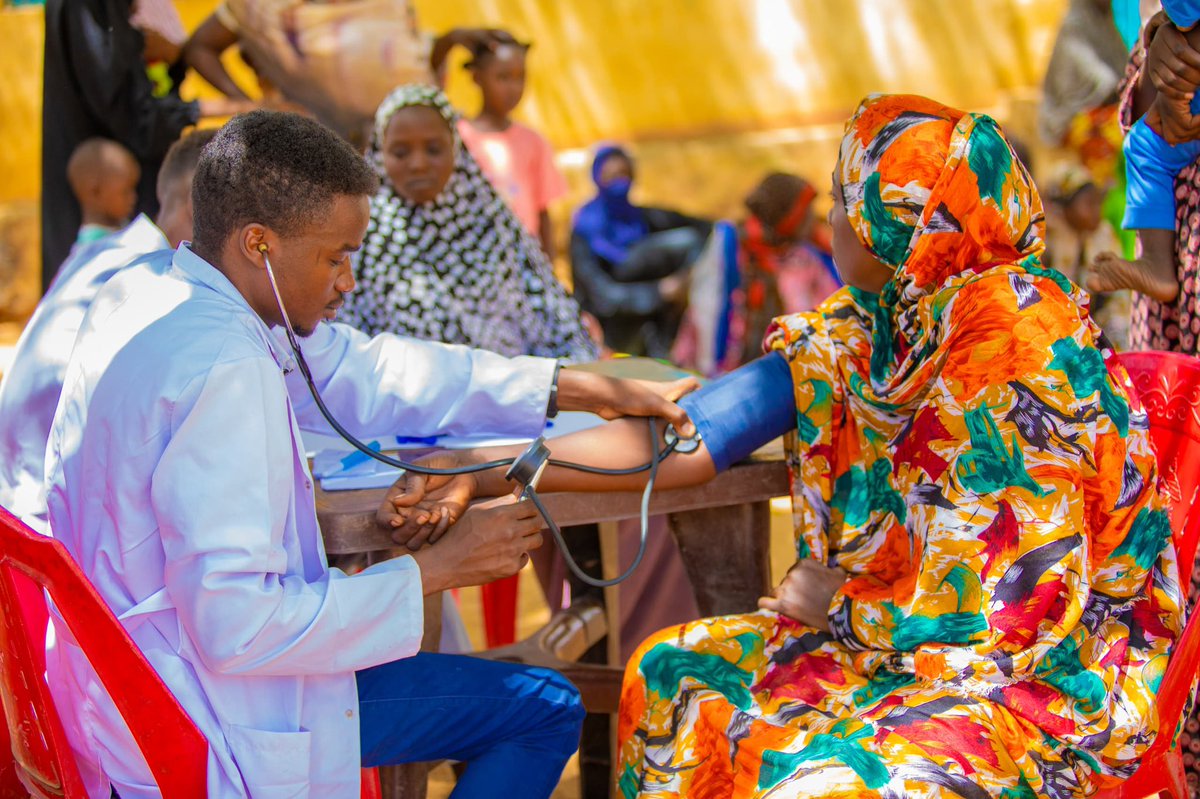 _UnfpaSudan's tweet image. In just the past week, this mobile team in West Darfur, has supported 54 women through safe deliveries and provided over 3,700 medical consultations. Despite their vital work, the team is set to cease operations at the end of this month due to funding cuts.
#ForSudan