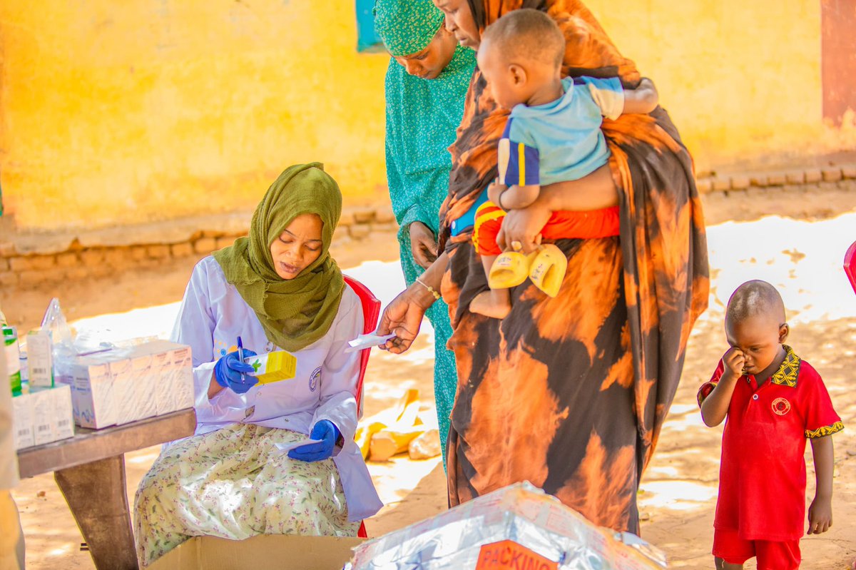 _UnfpaSudan's tweet image. In just the past week, this mobile team in West Darfur, has supported 54 women through safe deliveries and provided over 3,700 medical consultations. Despite their vital work, the team is set to cease operations at the end of this month due to funding cuts.
#ForSudan