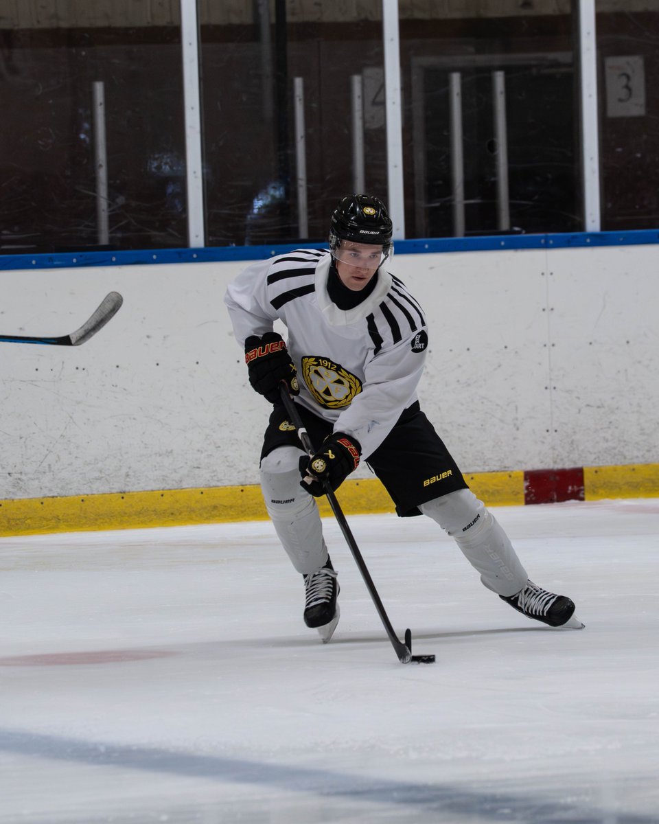 Lucas Pettersson har i dagarna skrivit på ett treårigt långt NHL-kontrakt med Anaheim Ducks. Men planen är att han tillbringar den kommande säsongen i Gävle och Brynäs IF.

➡️ Läs mer på brynas.se