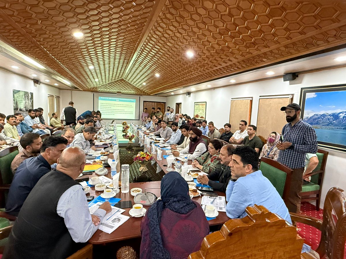 Today, Hon’ble Minister Sakina Itoo conducted a comprehensive review of the arrangements for Yatra 2025 at Pahalgam. She was accompanied by Hon’ble MLA Pahalgam Altaf Kaloo, Director Health Services Kashmir, and other senior officers. During the review, the Hon’ble Minister