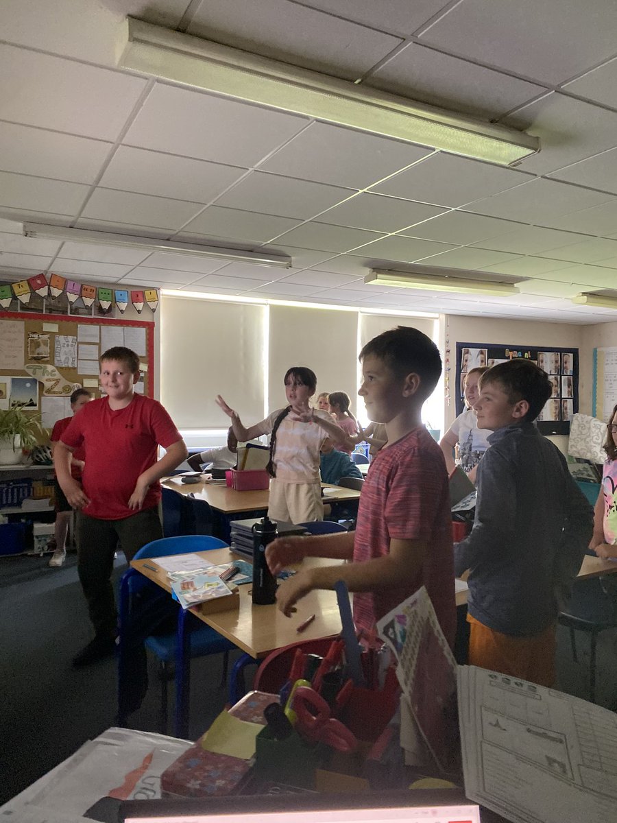 Dosbarth 6 are taking part in an online French lesson this afternoon! We’re enjoying learning new vocabulary. <a href="/e_sgol/">e-sgol</a> 🇫🇷