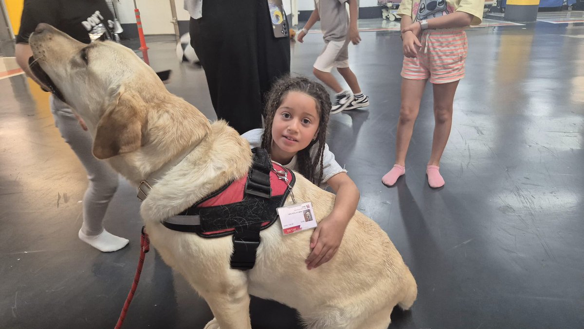 This morning, a heartwarming moment unfolded in Rambam’s Fortified Underground Daycare Center, a unique and secure environment for the children of Rambam staff during the war.  While sirens blared warnings of missiles from Iran, some young children played, petted, and brushed