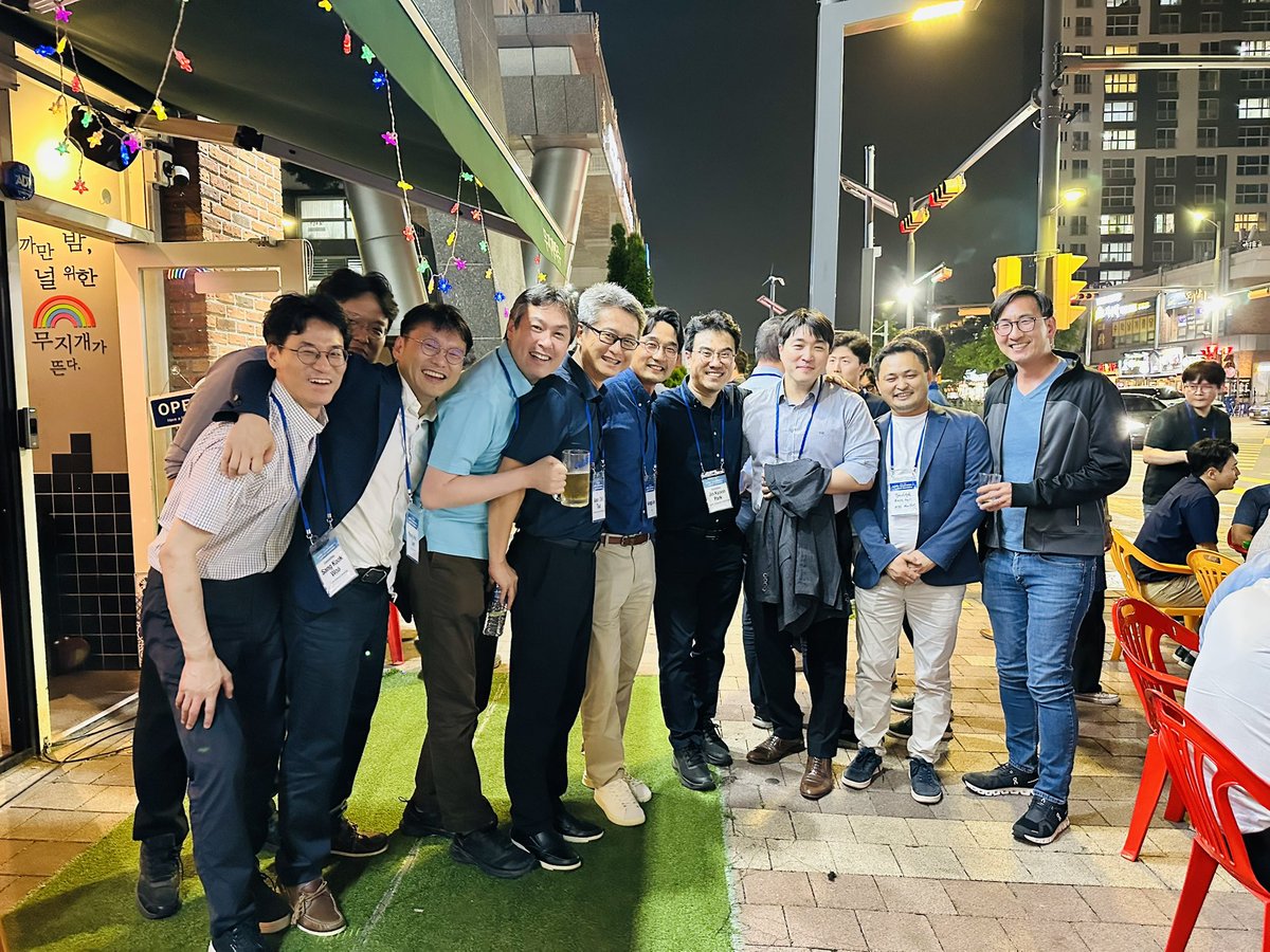 GavinCTsui's tweet image. Banquet and second round at the #PSRC11 conference 🍻🍗…and meeting List group alumni. @ListLaboratory