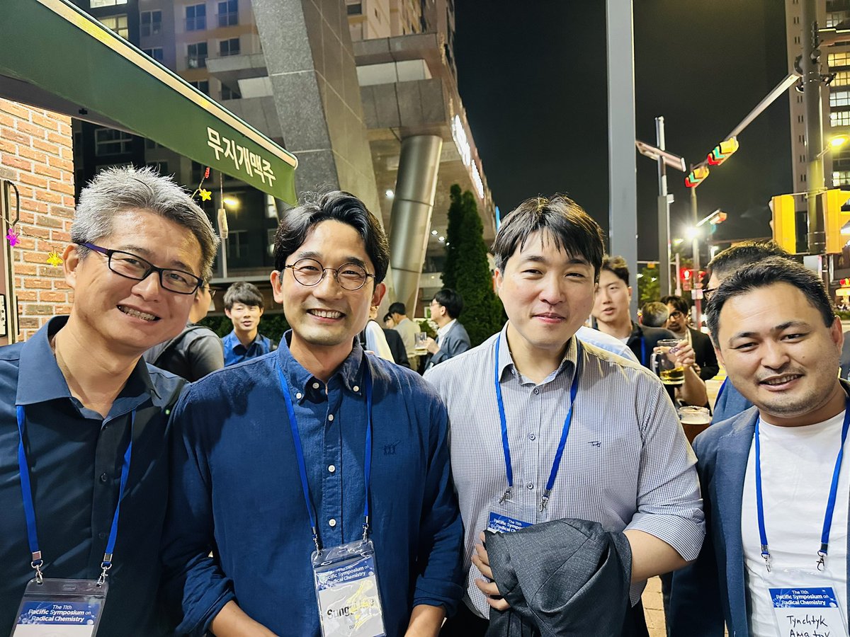 GavinCTsui's tweet image. Banquet and second round at the #PSRC11 conference 🍻🍗…and meeting List group alumni. @ListLaboratory