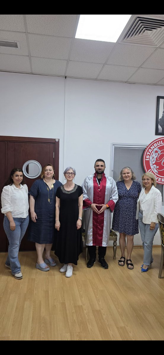 🎓 Medya ve İletişim Yönetimi Yüksek Lisansı Mezuniyetim.

Bugün kişisel ve profesyonel gelişim yolculuğumda anlamlı bir kilometre taşını daha tamamlamanın mutluluğunu yaşıyorum.

Yoğun bir emek, disiplinli çalışma ve akademik merakla geçen sürecin ardından, başarıyla tamamladım.