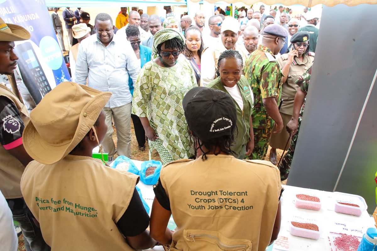 Environment_Ke's tweet photo. The stakeholders showcased innovative solutions, technologies, and community-based initiatives aimed at combating desertification, promoting sustainable land management, and enhancing climate resilience.
#ClimateActionKe #StopDesertification #CombatDrought https://t.co/UEINZPCQUy