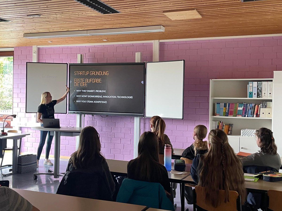 🚀 BLACKPIN an der Schule – Wir sprechen über Gründergeist!
 
Wir durften an der 9. Klasse des Kopernikus-Gymnasiums Wasseralfingen einen Vortrag halten – über Start-up-Gründungen, wie man mit der eigenen Idee durchstartet, alternative Berufswege und den Einstieg ins Berufsleben.