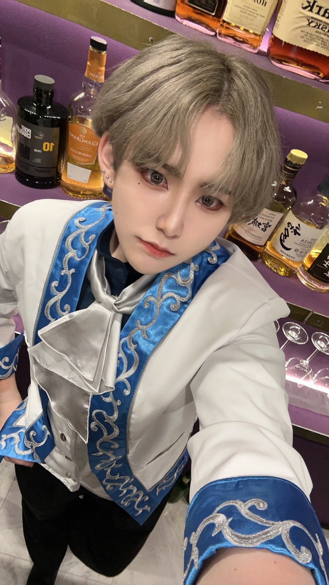 chameli_tsuki's tweet photo. お給仕開始しております🌙*·̩͙

髪グレーに染めたんだけど写真だと全然違う色に見えるね🤔
久々に前髪作ったんだけど、前髪暑すぎて結局センター分けしちゃうの意味ないよね😇

本日プラス(@Chariluplus )にてご来館お待ちしてます🎶 https://t.co/z8PFqXpK82