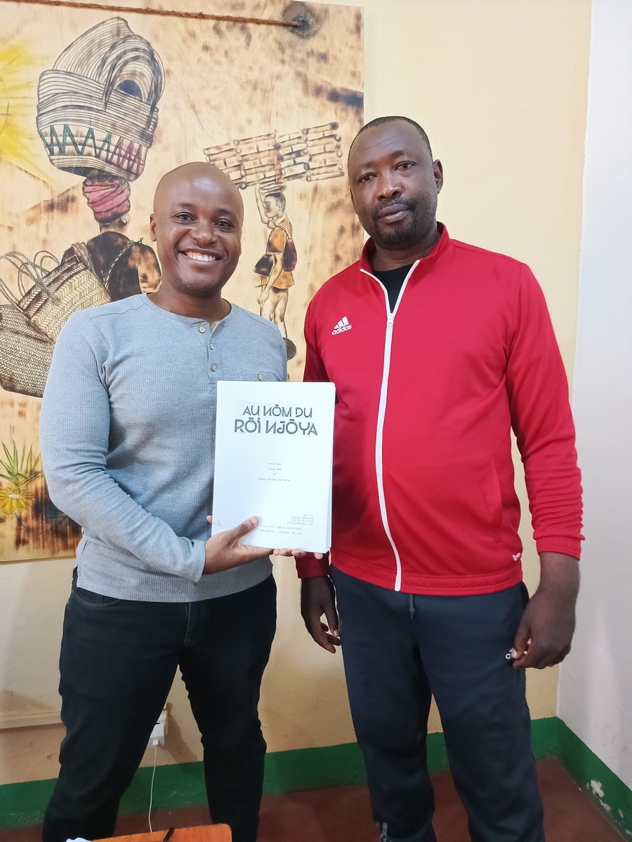 Nouvelle étape franchie pour #AuNomDuRoiNjoya ! Relecture du scénario avec l’historien Alexis Mouliom pour garantir l’authenticité historique et culturelle. Merci à lui pour ses précieuses contributions. Le projet avance ! 👑🎬 #AnimationAfricaine