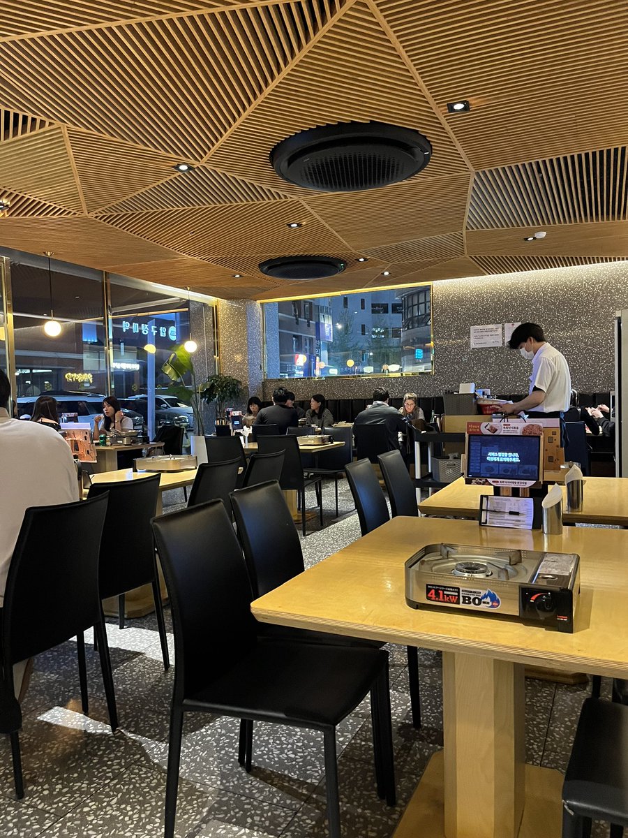 alpacachan_dayo's tweet photo. 【韓国 激推しナッコプセ🐙🍽️】
月1渡韓女が本気でおすすめするナッコプセがここ👇韓国在住のオンニに連れて行ってもらってから本気でハマってる😭💕週末は待ち時間発生するくらい大人気なお店です！一度是非食べてみてほしい。美味しすぎて飛ぶ👼🏻

夜お酒飲んで1人3000円くらいでした！コスパ最強🥹 https://t.co/zkMcSIfYIx
