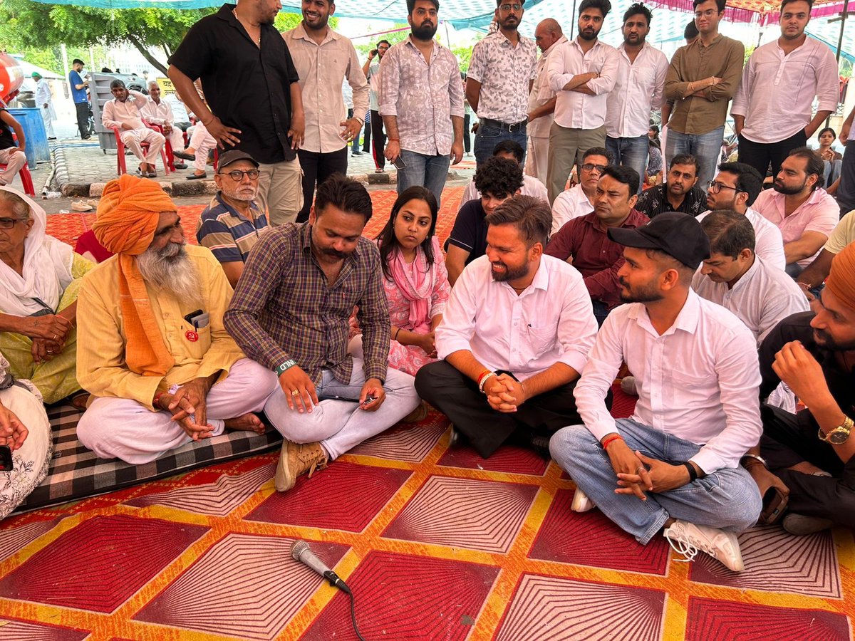 ASAP4Students's tweet image. ASAP छात्रों की मांगों के साथ मजबूती से खड़ा है‼️

👉HAU ने स्कॉलरशिप के लिए पात्रता 70% से बढ़ाकर 75% की जिससे सैकड़ों छात्र वंचित हो जाएंगे

👉छात्रों द्वारा आवाज़ उठाने पर प्रशासन ने किया लाठीचार्ज

👉कुलपति को बर्खास्त ना करने पर जंतर मंतर पर जोरदार प्रदर्शन किया जाएगा