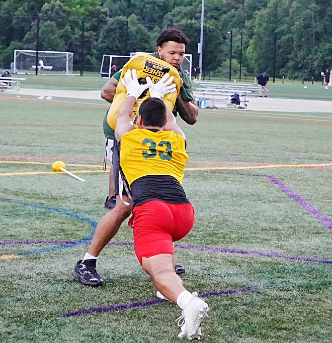 Will Vapreps Garlick (@willvapreps) on Twitter photo Ben Arroyo (2027) had 14 sacks between JV/varsity in his 1st year playing football at Deep Run <a href="/Ben_Arroyo01/">Ben Arroyo</a> He will be feature in a Virginiapreps.com article <a href="/VaPrepsRivals/">Virginia Preps</a>
n.rivals.com/content/athlet… Ben Arroyo (2027) had 14 sacks between JV/varsity in his 1st year playing football at Deep Run <a href="/Ben_Arroyo01/">Ben Arroyo</a> He will be feature in a Virginiapreps.com article <a href="/VaPrepsRivals/">Virginia Preps</a>
n.rivals.com/content/athlet…