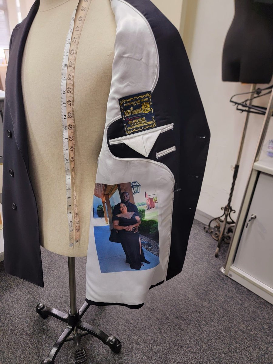 Montajhktailor's tweet image. Introducing our Custom Memory Linings — now you can carry your most meaningful moments with you, stitched into the heart of your suit. From weddings and anniversaries to family portraits and loved ones, make your lining as personal as your story. 
#customlining #personalizedsuit