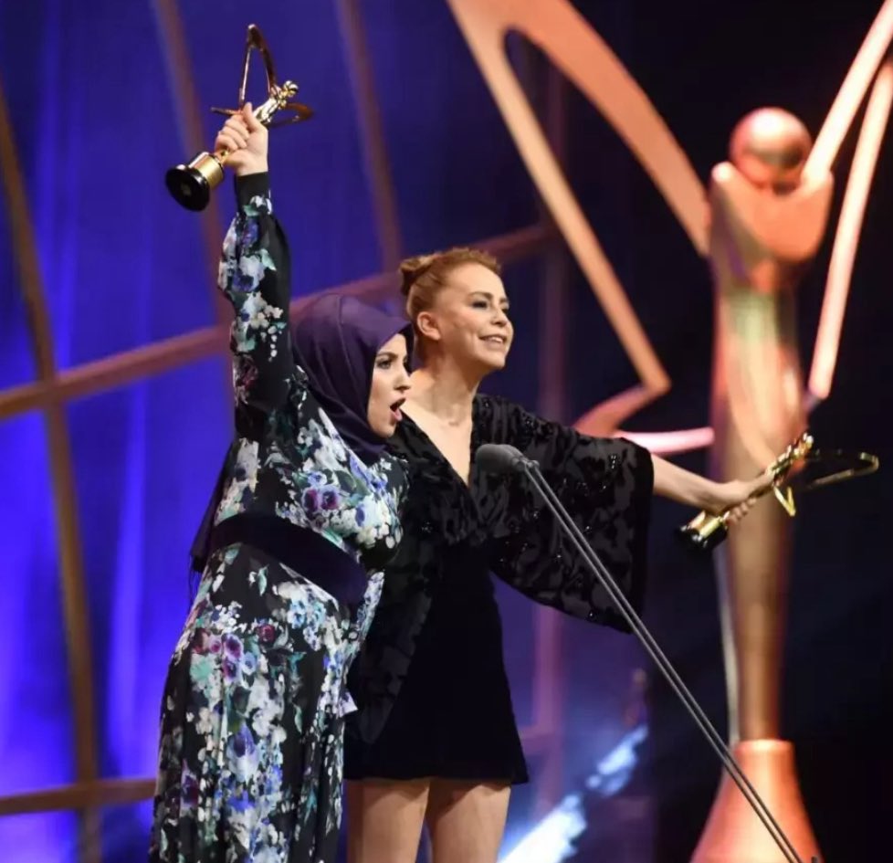 OGM ile Star Tv arasında yapılan içerik anlaşması sona erince, Sen Anlat Karadeniz, Sefirin Kızı gibi dizileri de yazan Nehir Erdem ve Ayşe Ferda Eryılmaz’ın yazdığı #TaşacakHaBuDeniz kod adlı Karadeniz dizisinin TRT’de ekrana geleceği konuşuluyor.