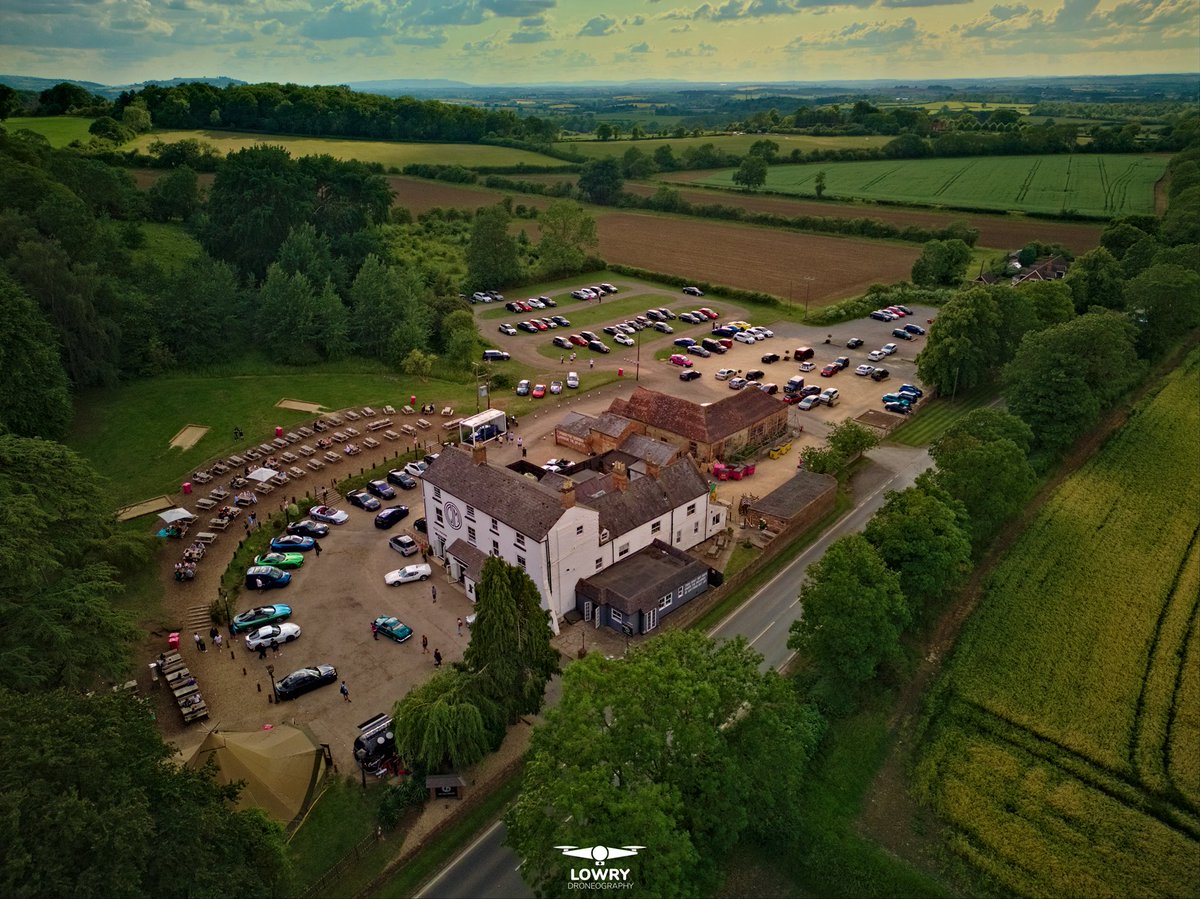 A couple of shots whilst checking out Caffeine &amp; Machine <a href="/CaffandMac/">Caffeine&Machine</a> ☕️🏎️ 📸

#drone #dji #dronepilot #caffeineandmachine #cars #warwickshire