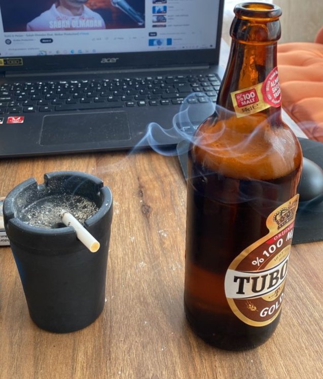 Hafif azgınlık var.Sikecek adam yok neyse içelim bari..