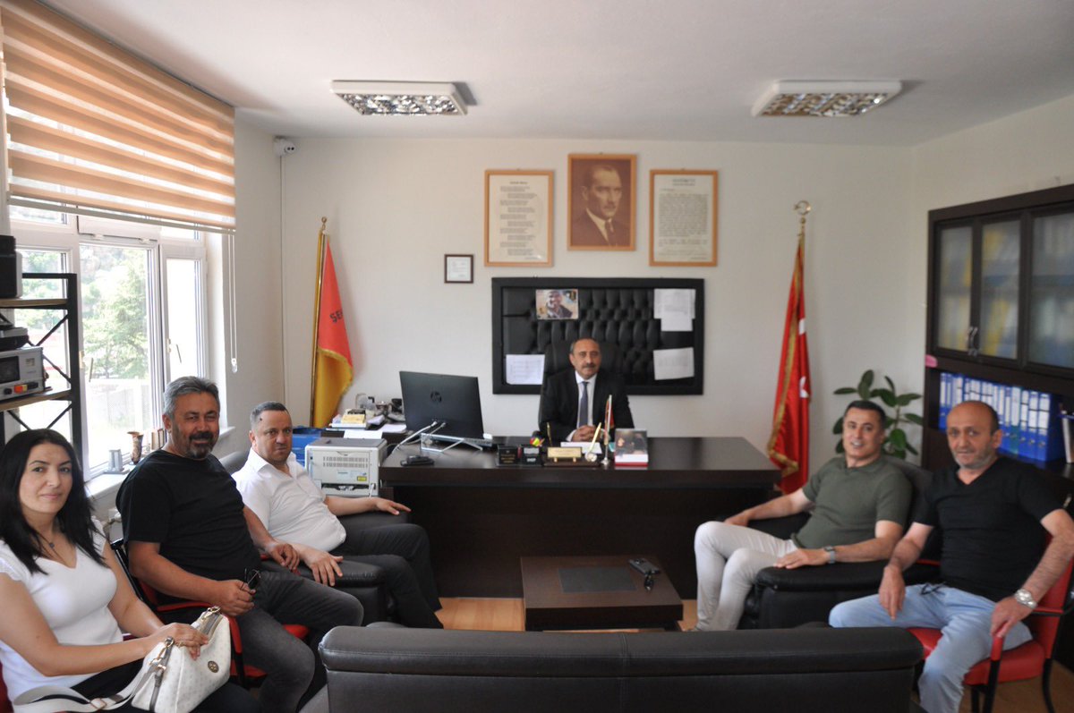 MelikgaziMEM's tweet photo. Şube müdürlerimiz Ramazan Özer ve Ahmet Çakır, Şehit Tarık Koçoğlu Anadolu Lisesi tarafından düzenlenen resim sergisi açılışına katılarak öğrencilerimizin sanata dair emek ve yeteneklerine yakından tanıklık ettiler. https://t.co/OUuicwH67E