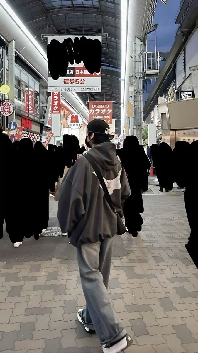 _hansexual's tweet image. so it IS hans hoodie that lino took to fucking japan?!//)2€:77::!