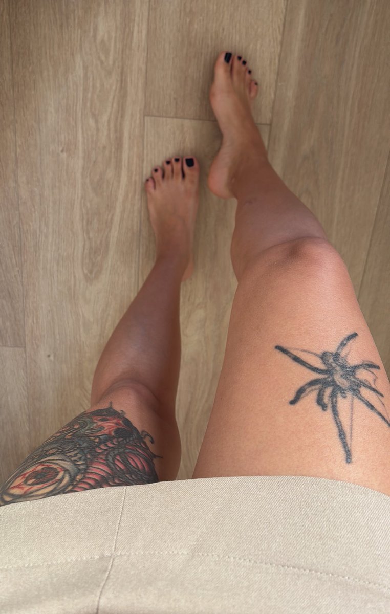 Paris is hot, and so are my feet. Soft, sweaty, and too precious to ignore — get down and worship them now.
❤️‍🔥

#Dominatrice #Pieds #Femdom #Mistress #feetfetish #feet #footworshi‌p #findomfr #soles 
#plandab #femdomfr #Goddess