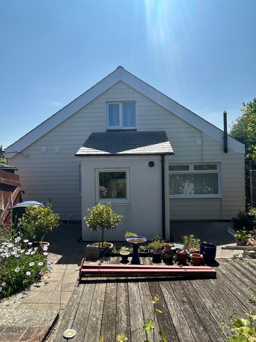 TotalglazeLtd's tweet photo. Totalglaze Windows Coastline cladding can transform your home in just 48 hours, visit our webpage https://t.co/xlQz6eNpgA to see just some of the unique styles and colours to enhance your home, or call for a free quote on 01843 297555 
#kent #cladding #thanet #HomeImprovement https://t.co/vg8s9VWxmq