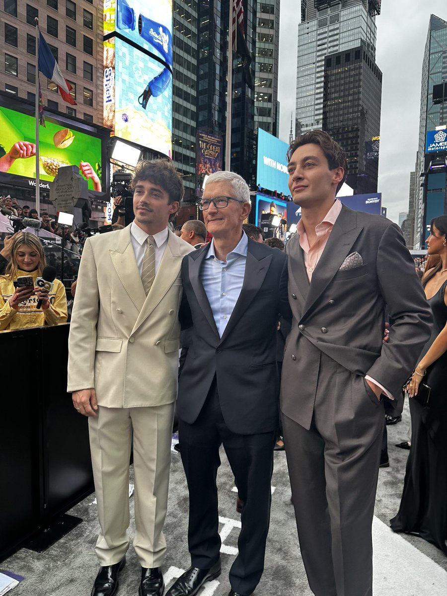GeorgeRussell63's tweet photo. Movie night in the big apple 🍿🎞️ https://t.co/jQn5ccB4lE