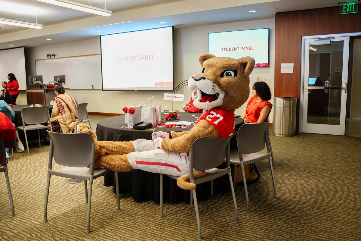 UHBauerCollege tweet media