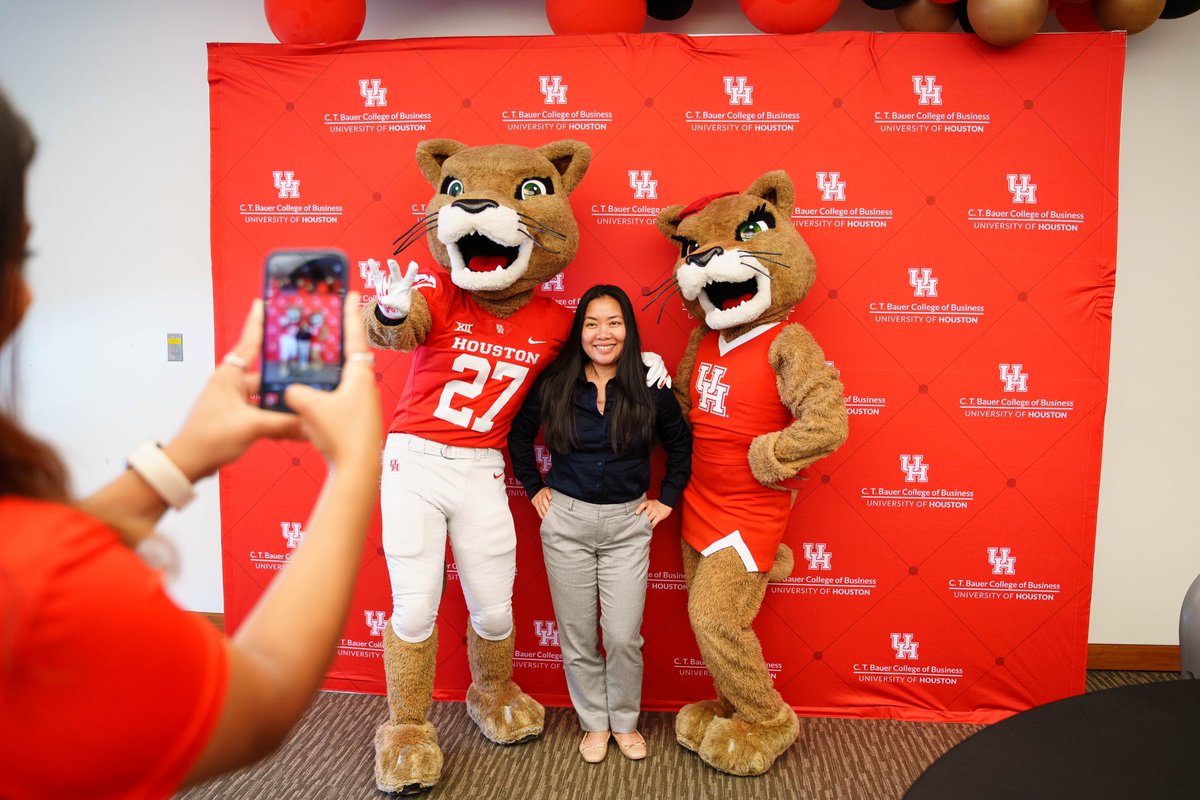 UHBauerCollege tweet media