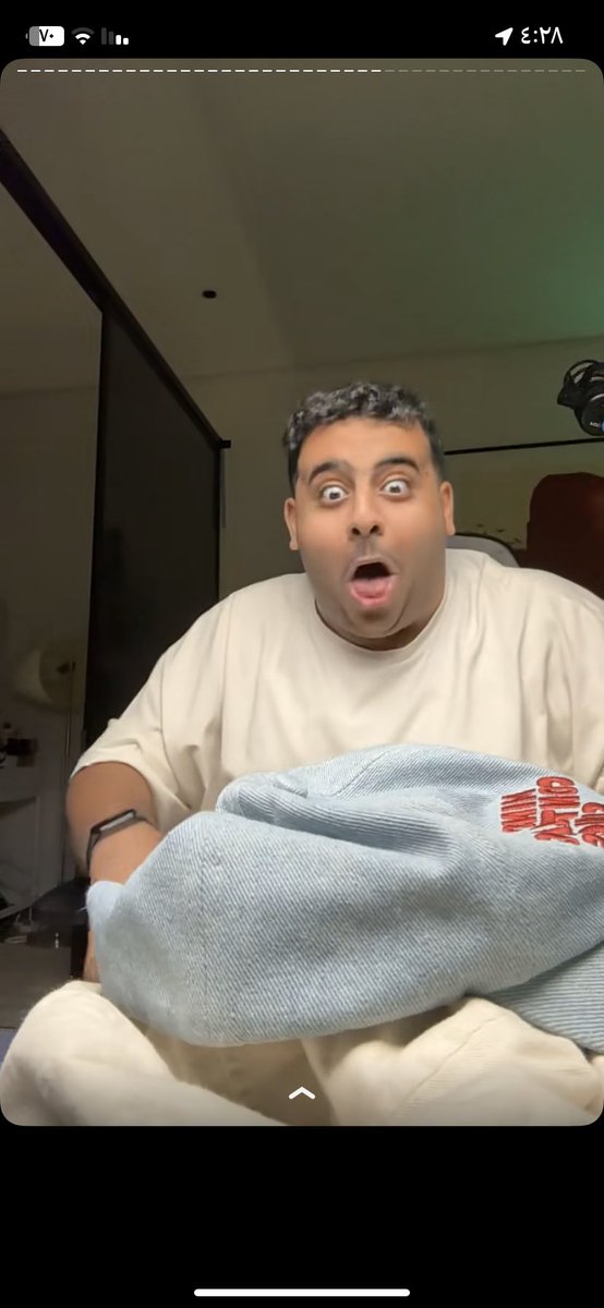 مين الكفو الي يعلمني كم سعر الكاب لان على ردت الفعل ذي واضح انه ١٠٠٠ وفوق 😭😭😭😭😭😭🤣