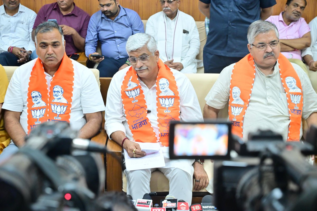 Gajendra Singh Shekhawat (@gssjodhpur) on Twitter photo рдЖрдЬ рд╡рдВрджреЗ рдЧрдВрдЧрд╛ рдЬрд▓ рд╕рдВрд░рдХреНрд╖рдг рдЕрднрд┐рдпрд╛рди рдХреЗ рдЬрди рдЖрдВрджреЛрд▓рди рдореЗрдВ рдмрджрд▓рдиреЗ рдФрд░ рдЗрд╕рдХреЗ рд╡рд┐рд╕реНрддреГрдд рд╕рдХрд╛рд░рд╛рддреНрдордХ рдкреНрд░рднрд╛рд╡реЛрдВ рдХреЗ рдмрд╛рд░реЗ рдореЗрдВ рдЬреЛрдзрдкреБрд░ рдХреЗ рдкрддреНрд░рдХрд╛рд░ рд╕рд╛рдерд┐рдпреЛрдВ рд╕реЗ рдЪрд░реНрдЪрд╛ рд╣реБрдИред
рдорд╛рдирдиреАрдп рдореБрдЦреНрдпрдордВрддреНрд░реА рд╢реНрд░реА рднрдЬрдирд▓рд╛рд▓ рд╢рд░реНрдорд╛ рдЬреА рдиреЗ рдЬрдпрдкреБрд░ рд╕реЗ рд╡рдВрджреЗ рдЧрдВрдЧрд╛ рдЬрд▓ рд╕рдВрд░рдХреНрд╖рдг рдЕрднрд┐рдпрд╛рди рдХрд╛ рд╢реНрд░реАрдЧрдгреЗрд╢ рдХрд┐рдпрд╛ рдерд╛ред рд╕рднреА рдЬрд┐рд▓реЛрдВ рд╡ рд╕рдВрднрд╛рдЧреЛрдВ рдореЗрдВ рдпрд╣ рдЕрднрд┐рдпрд╛рди рдЖрдЬ рд╡рдВрджреЗ рдЧрдВрдЧрд╛ рдЬрд▓ рд╕рдВрд░рдХреНрд╖рдг рдЕрднрд┐рдпрд╛рди рдХреЗ рдЬрди рдЖрдВрджреЛрд▓рди рдореЗрдВ рдмрджрд▓рдиреЗ рдФрд░ рдЗрд╕рдХреЗ рд╡рд┐рд╕реНрддреГрдд рд╕рдХрд╛рд░рд╛рддреНрдордХ рдкреНрд░рднрд╛рд╡реЛрдВ рдХреЗ рдмрд╛рд░реЗ рдореЗрдВ рдЬреЛрдзрдкреБрд░ рдХреЗ рдкрддреНрд░рдХрд╛рд░ рд╕рд╛рдерд┐рдпреЛрдВ рд╕реЗ рдЪрд░реНрдЪрд╛ рд╣реБрдИред
рдорд╛рдирдиреАрдп рдореБрдЦреНрдпрдордВрддреНрд░реА рд╢реНрд░реА рднрдЬрдирд▓рд╛рд▓ рд╢рд░реНрдорд╛ рдЬреА рдиреЗ рдЬрдпрдкреБрд░ рд╕реЗ рд╡рдВрджреЗ рдЧрдВрдЧрд╛ рдЬрд▓ рд╕рдВрд░рдХреНрд╖рдг рдЕрднрд┐рдпрд╛рди рдХрд╛ рд╢реНрд░реАрдЧрдгреЗрд╢ рдХрд┐рдпрд╛ рдерд╛ред рд╕рднреА рдЬрд┐рд▓реЛрдВ рд╡ рд╕рдВрднрд╛рдЧреЛрдВ рдореЗрдВ рдпрд╣ рдЕрднрд┐рдпрд╛рди