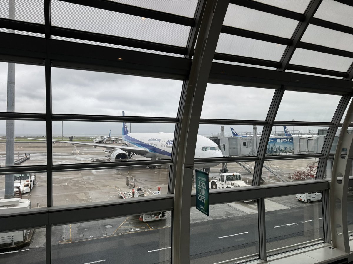 YouHaoJen's tweet photo. #ICT2025 #Day1

Haneda → Sapporo (NH55, B777), grabbed a SAPPORO CLASSIC beer before a tight 10-min connection to Sendai (NH1224, B737). I was genuinely surprised that my luggage — made it onto the next flight, all thanks to the efficient ground staff of @ANA_travel_info at CTS. https://t.co/3SKGV9juT4