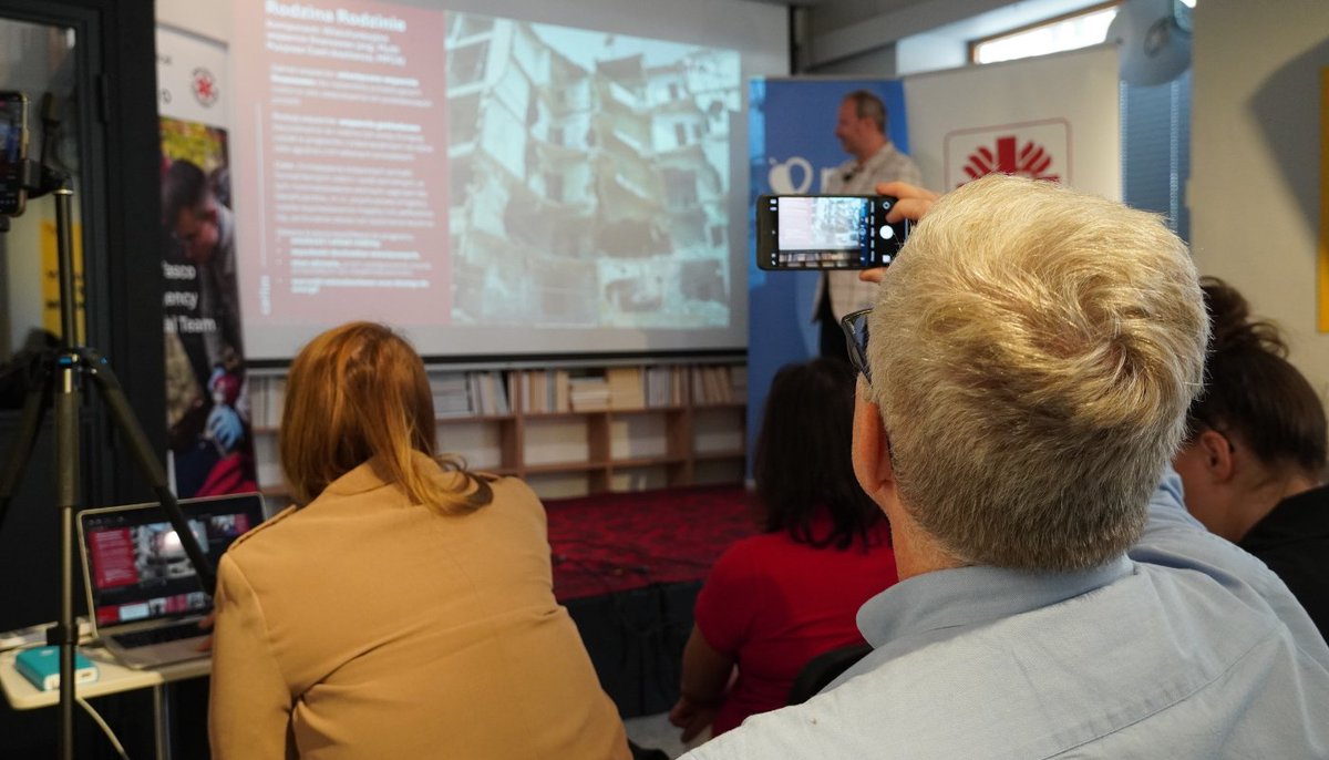 Dziś w Faktycznym Domu Kultury w Warszawie odbyła się konferencja prasowa dotycząca sytuacji humanitarnej w Syrii.  

🤝 Wspólnie z <a href="/CaritasPolska/">Caritas Polska</a>, <a href="/FundacjaPCPM/">Fundacja PCPM</a>  i <a href="/PMM_org/">Polish Medical Mission/Polska Misja Medyczna</a>  rozmawialiśmy o potrzebach mieszkańców odbudowującego się kraju, wyzwaniach i naszej pracy na miejscu.