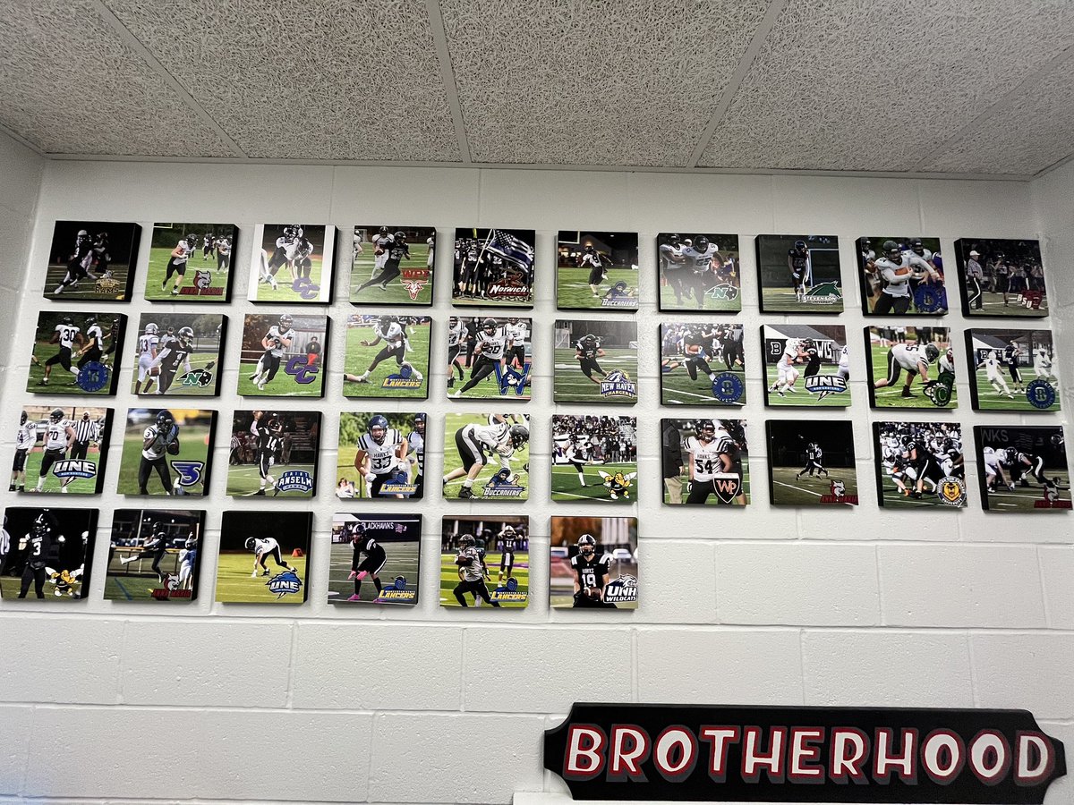 bhawksfootball's tweet photo. Added some new faces to our College Football Wall of Fame! https://t.co/M51VORuGuM