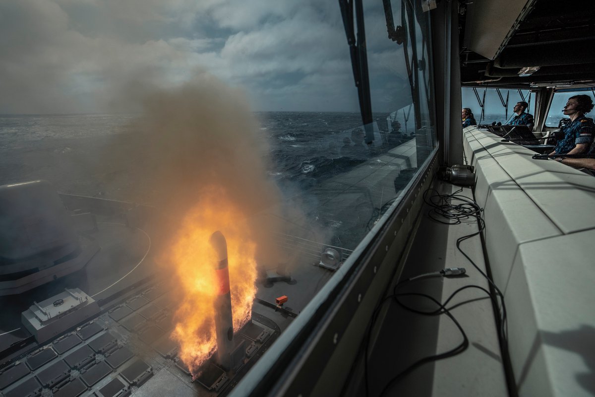 Defensie versterkt de maritieme slagkracht met Tomahawk-kruisvluchtwapens voor op de luchtverdedigings- en commandofregatten (LC-fregatten) van <a href="/kon_marine/">Koninklijke Marine</a>. Nieuwe onderzeeboten van de Orka-klasse krijgen een Europees wapensysteem.

Lees hier meer: defensie.nl/actueel/nieuws…