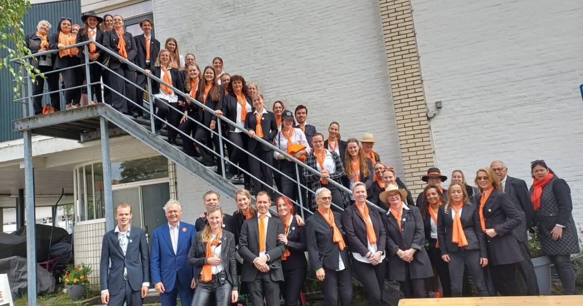 Honderden vrijwilligers kijken uit naar 't komende @CHIORotterdam. Voor hen wordt 't hard werken maar ook genieten van de paardensport in optima forma en de gezelligheid met elkaar. 
Lees 't verhaal van Mieke &amp; Theo Hijdra
sowo.kr/uwbyq5Na